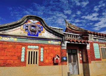 不只戰地風光 古厝及藍眼淚更吸睛