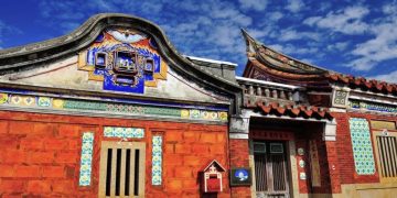 不只戰地風光 古厝及藍眼淚更吸睛