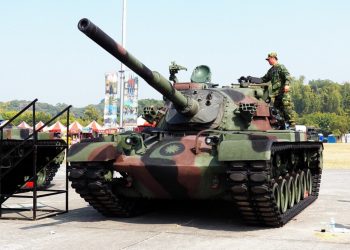 「她」開著戰車守衛前線,但金門人卻想撤掉軍隊?真相令人震驚!